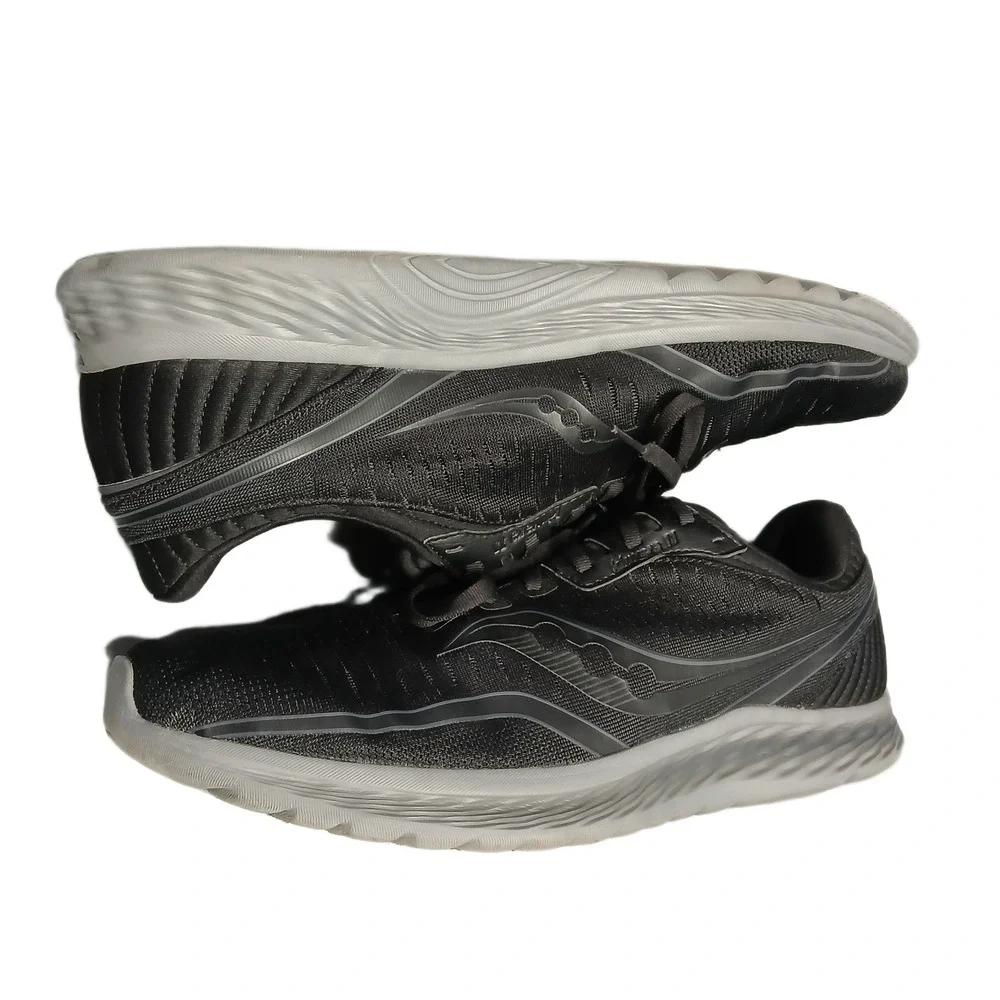 Saucony Kinvara 11 Running Sneakers Mens Size 13 Black Gray Cushioned S20551-35